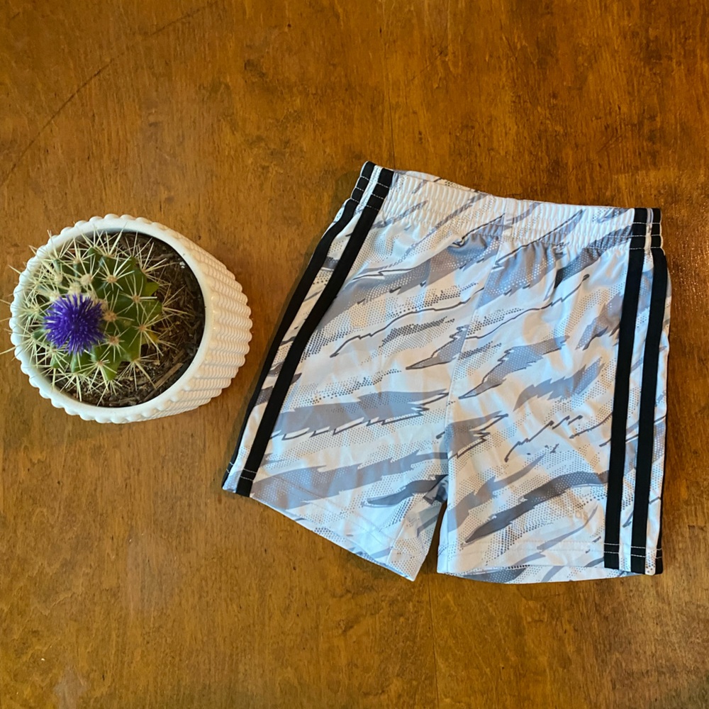 adidas Boys 2T Gray Camo Athletic Shorts Mesh Logo Toddler Activewear